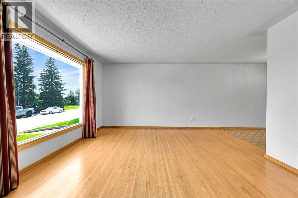 5247 Thomas Street NE — photo 4