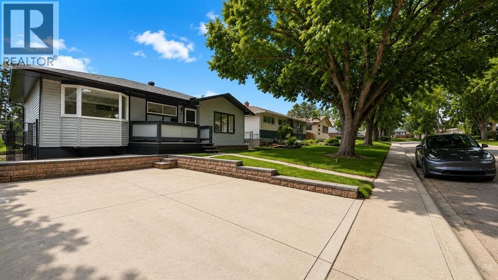 44 Fairview Crescent SE — photo 2