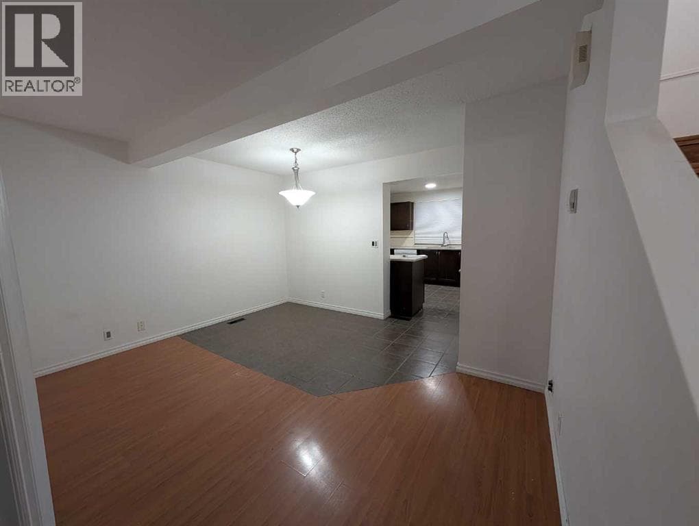 114 Castledale Way NE — photo 4