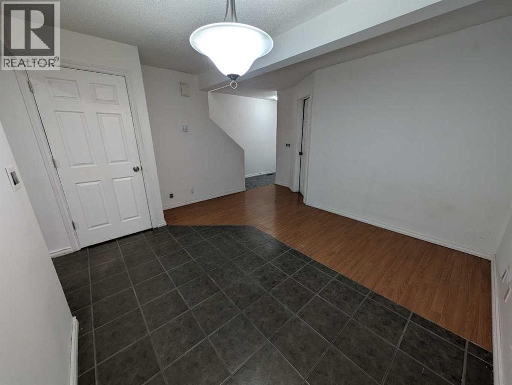 114 Castledale Way NE — photo 5