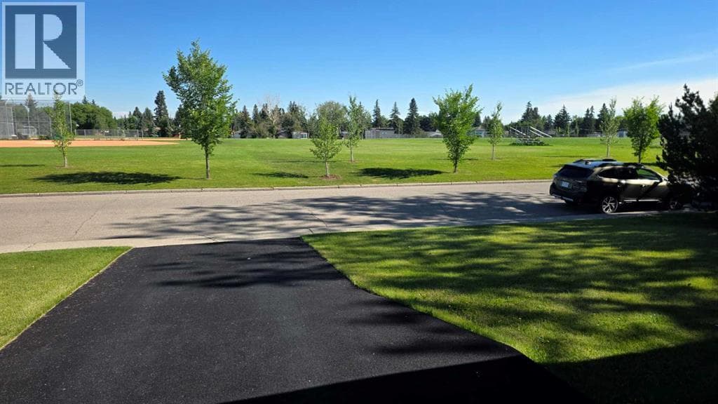 4907 10 Avenue SW — photo 2