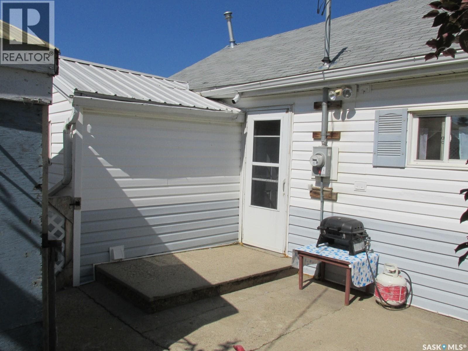 604 Railway AVENUE W — photo 4