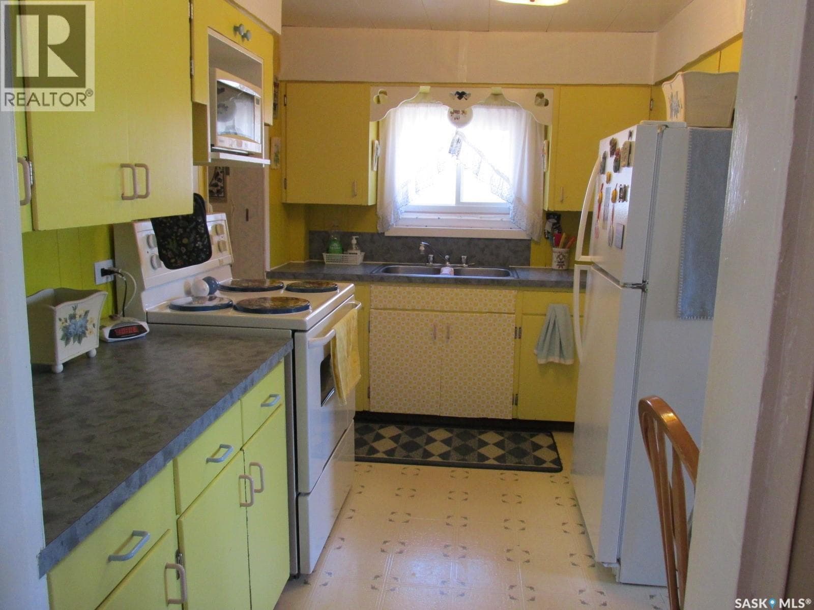 604 Railway AVENUE W — photo 5