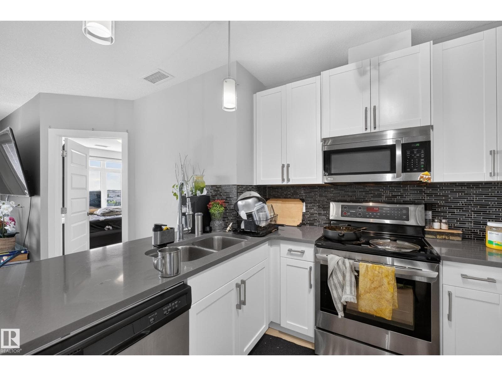 #706 5151 WINDERMERE BV SW — photo 5
