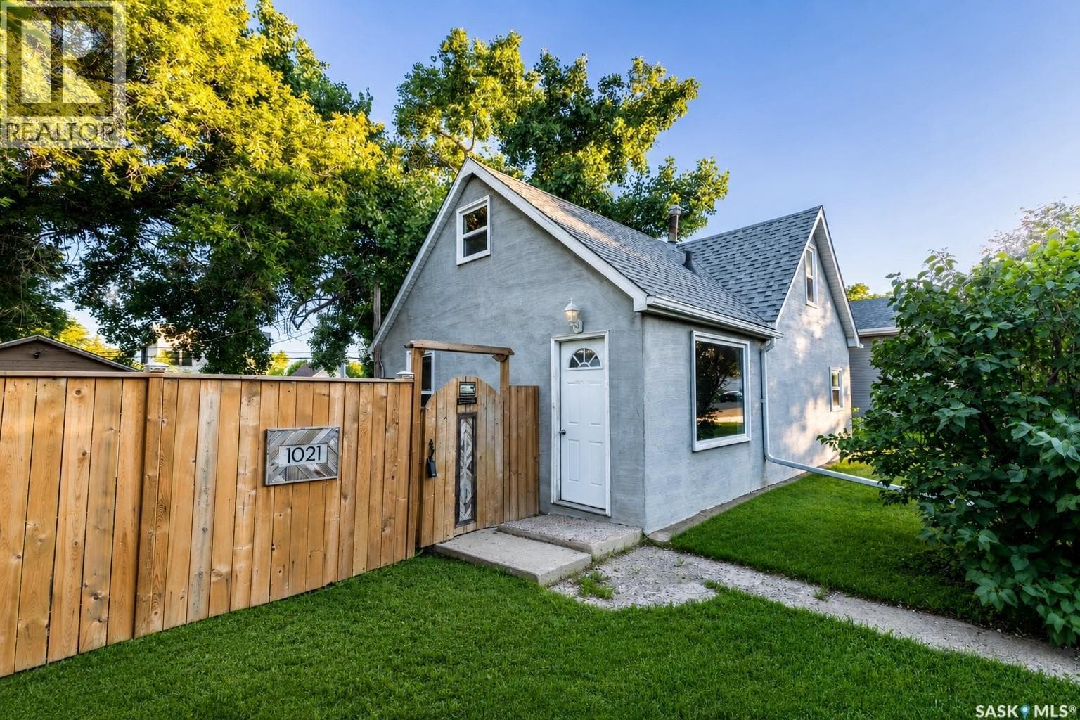 1021 Caribou STREET W