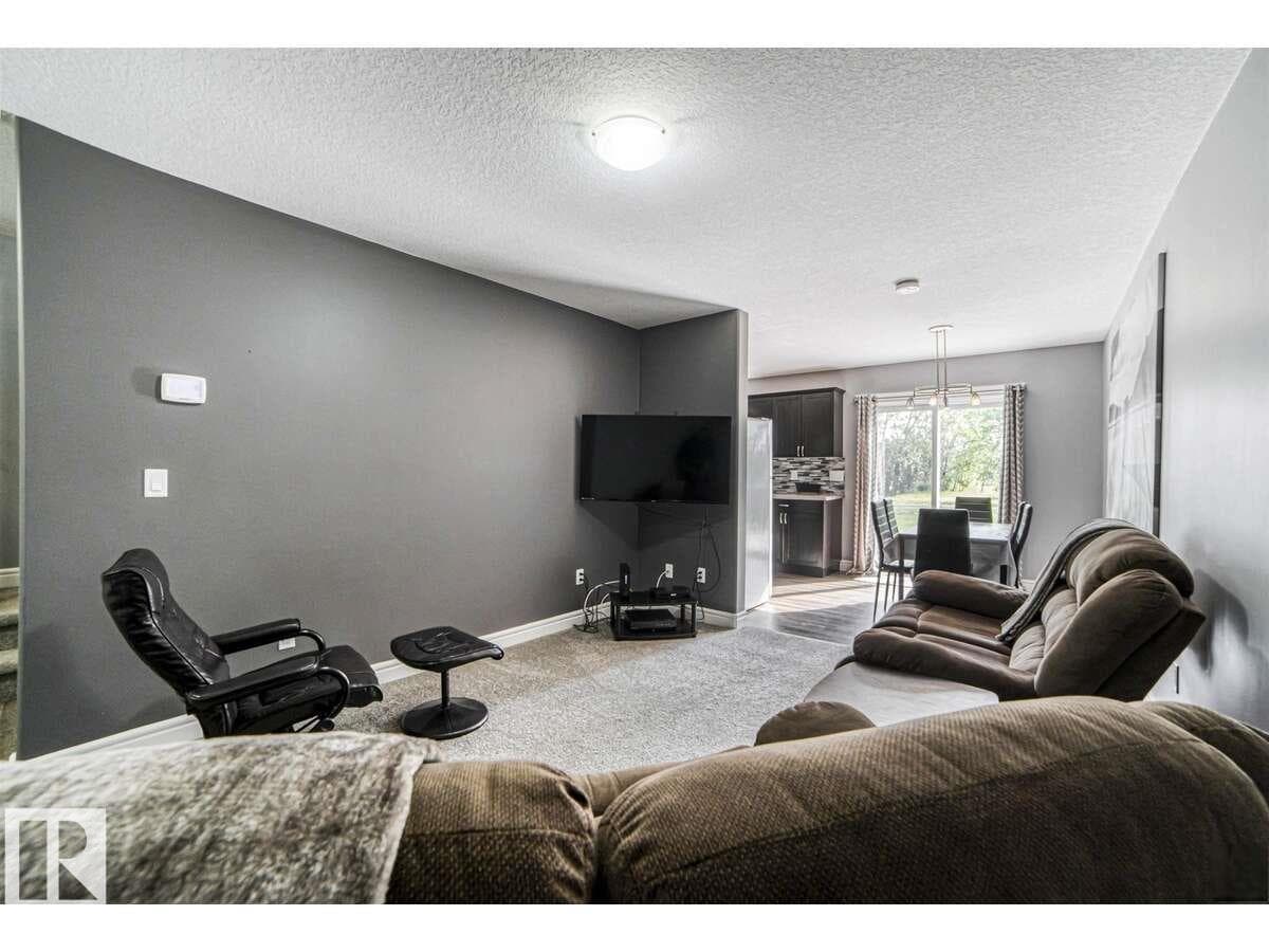 5265 52 ST — photo 5