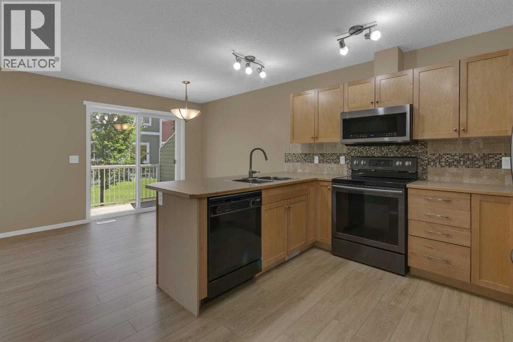 702, 800 Yankee Valley Boulevard SE — photo 3