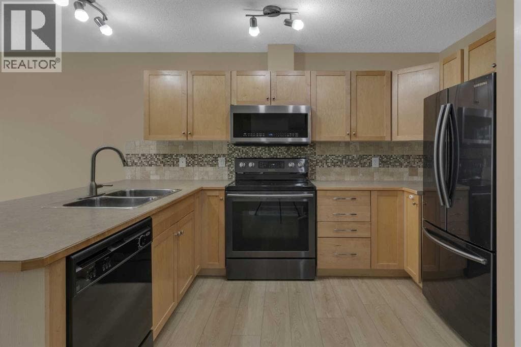 702, 800 Yankee Valley Boulevard SE — photo 4
