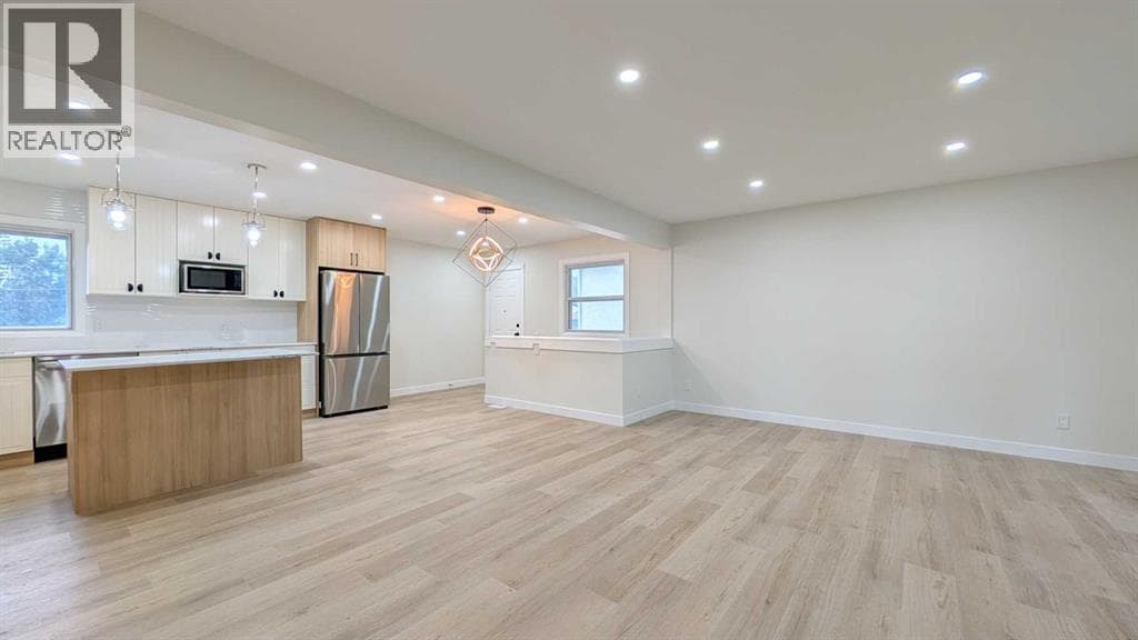 44 Fairview Crescent SE — photo 3