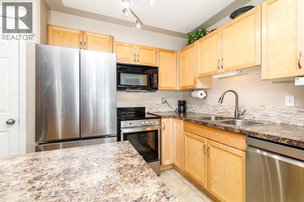 303, 5601 KERRY WOOD Drive — photo 4