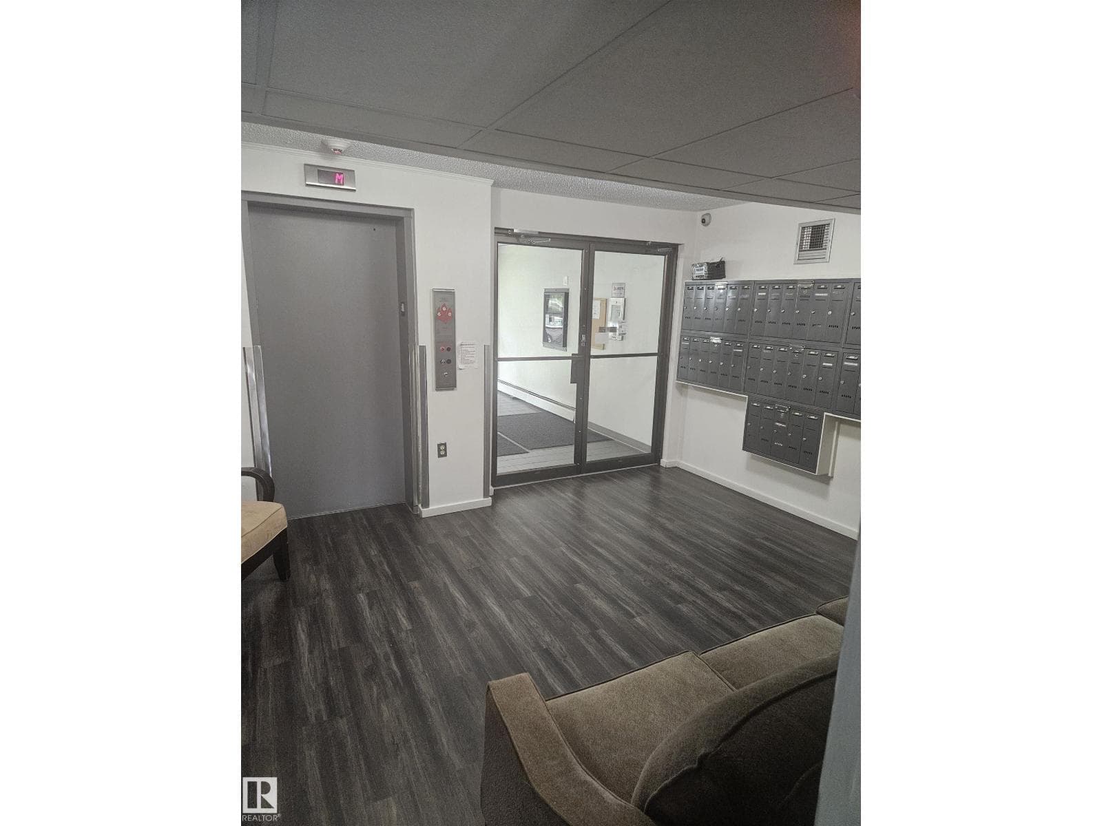 10838 108 street NW — photo 4