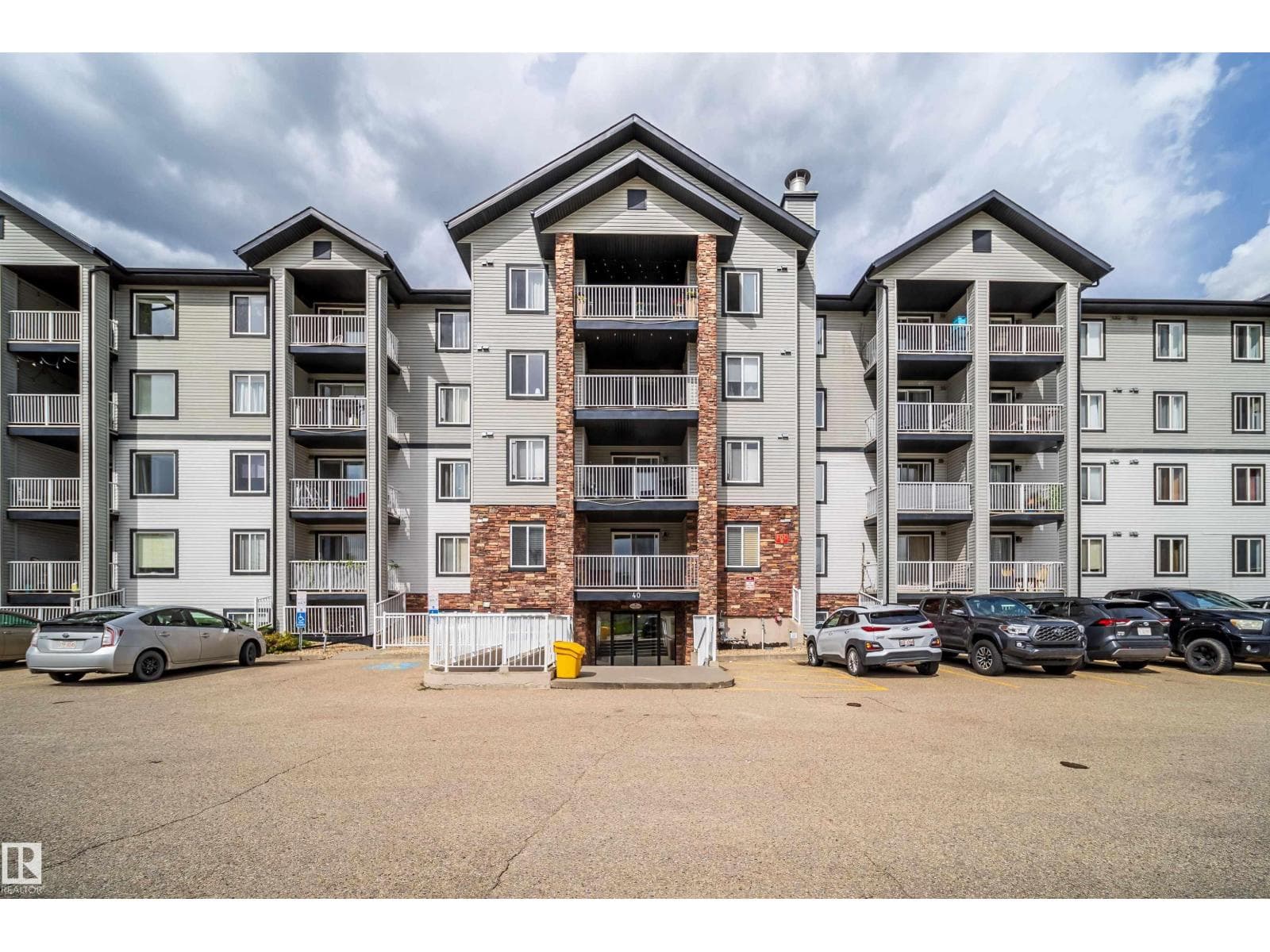 #212 40 SUMMERWOOD BV