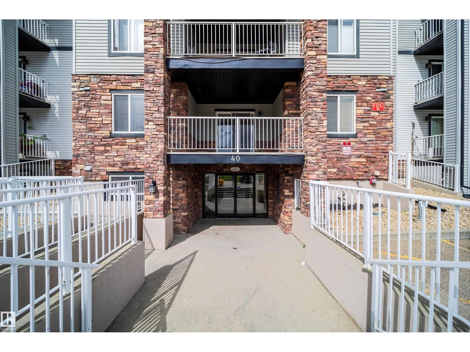 #212 40 SUMMERWOOD BV — photo 2