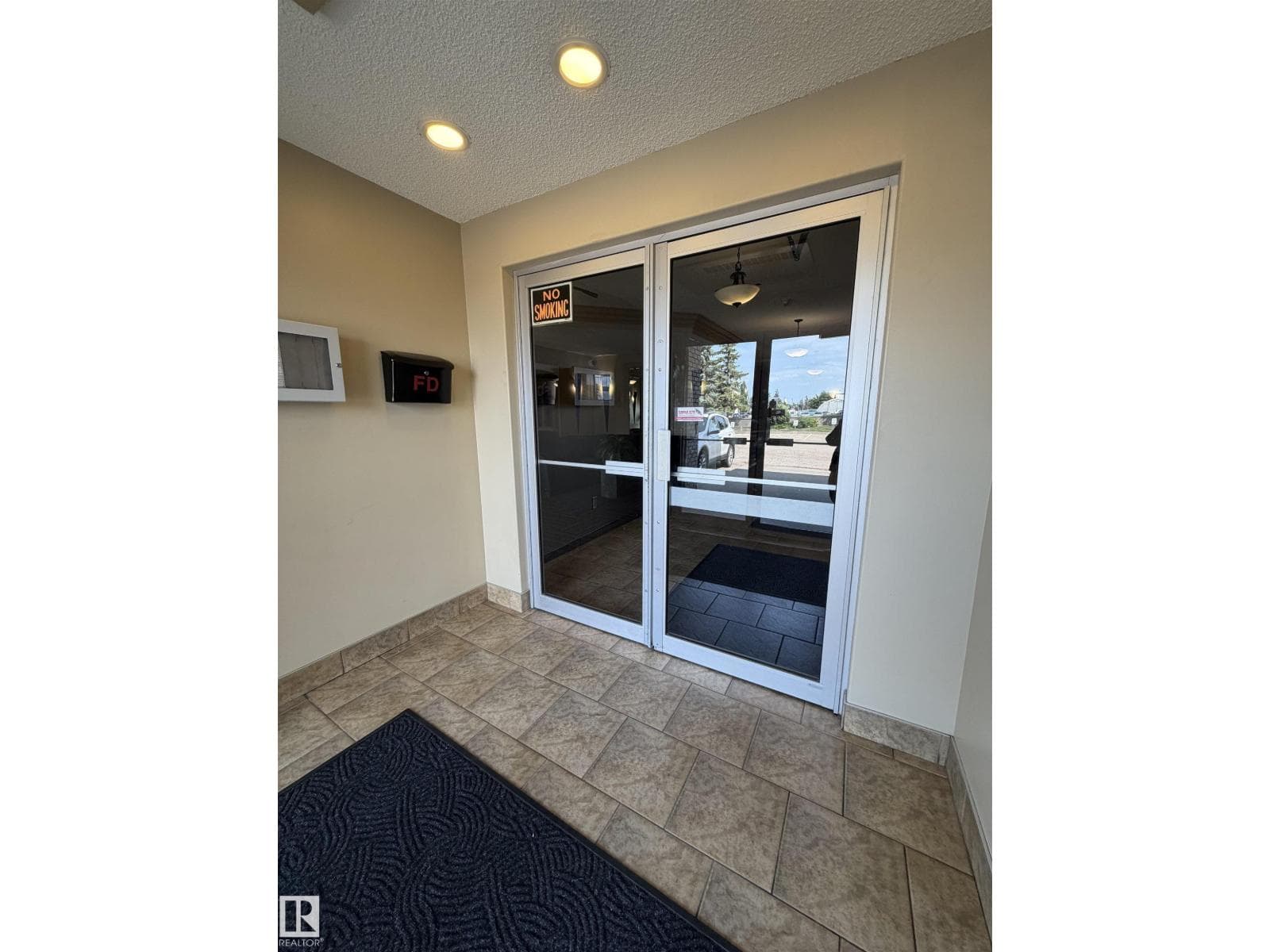 #128 16807 100 AV NW NW — photo 5