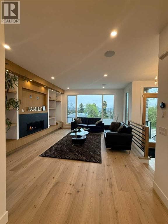 1924 10 Avenue NW — photo 5
