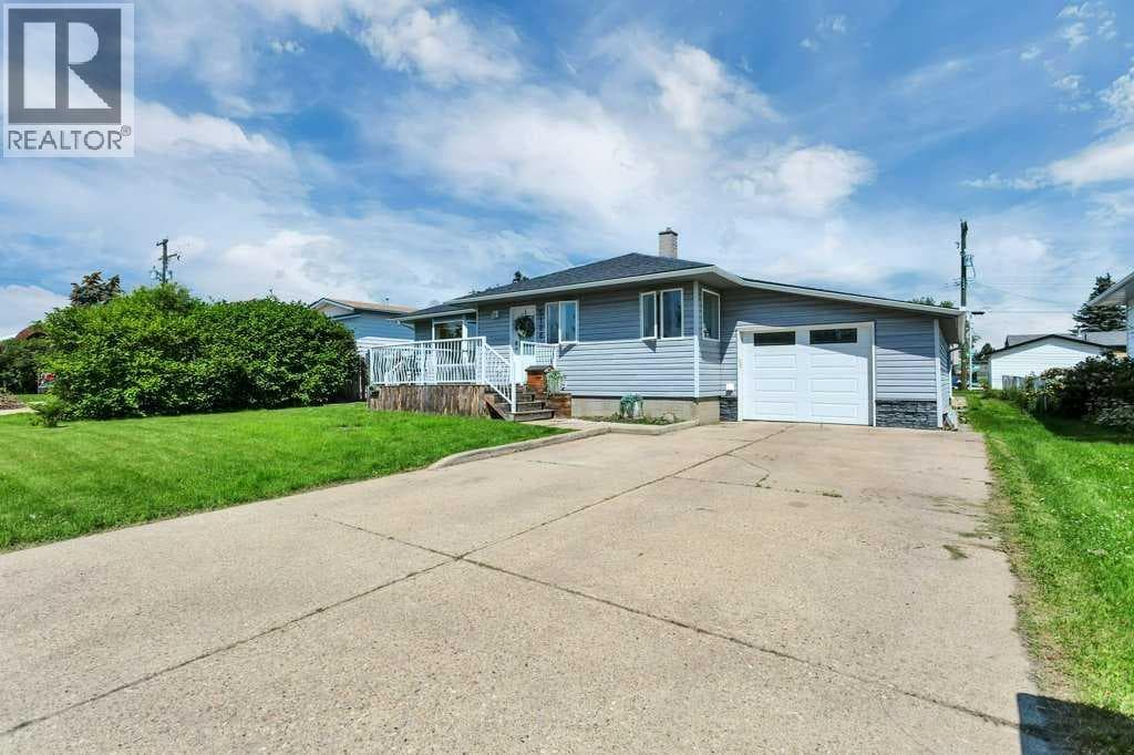 5126 52 Avenue — photo 3