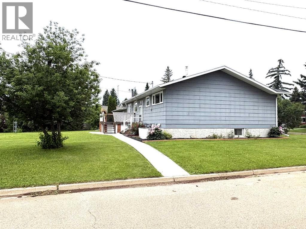 5402 47 Avenue W — photo 4
