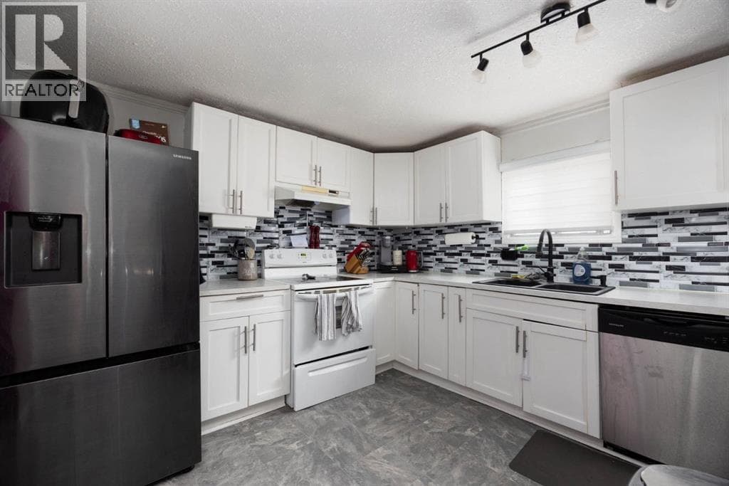 236 Grenfell Crescent — photo 3