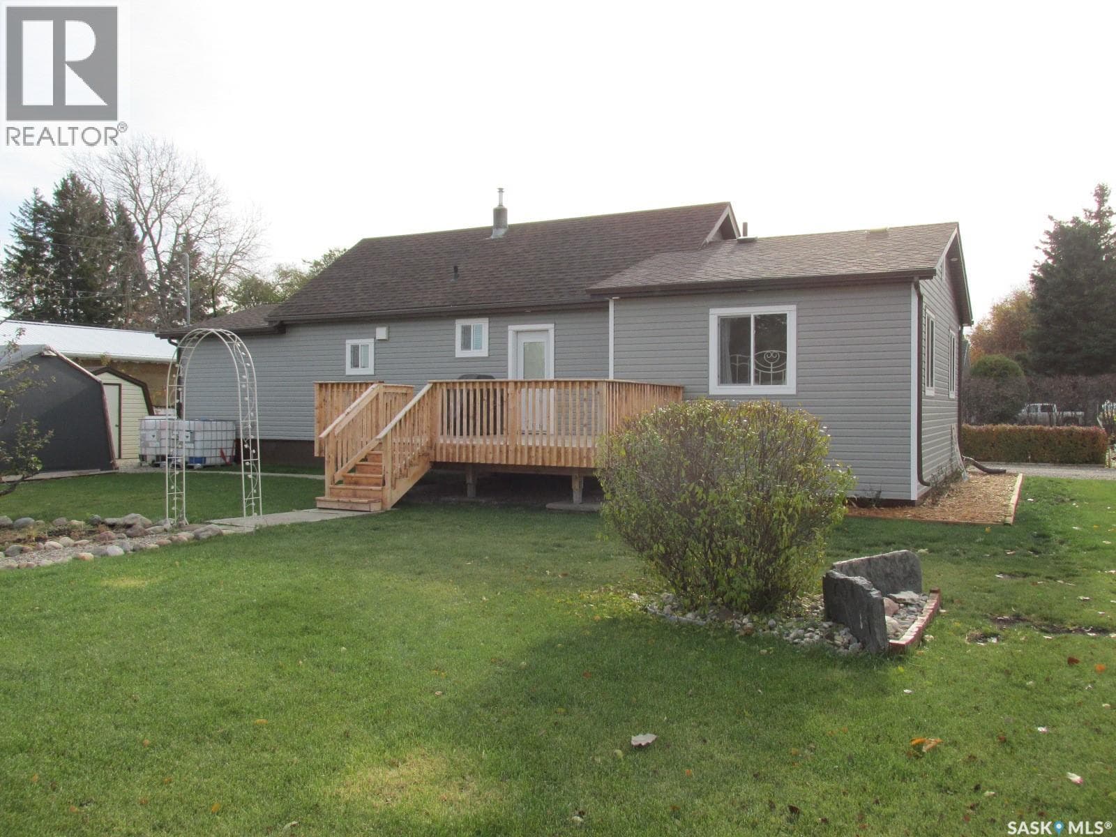 302 Rustad AVENUE — photo 2