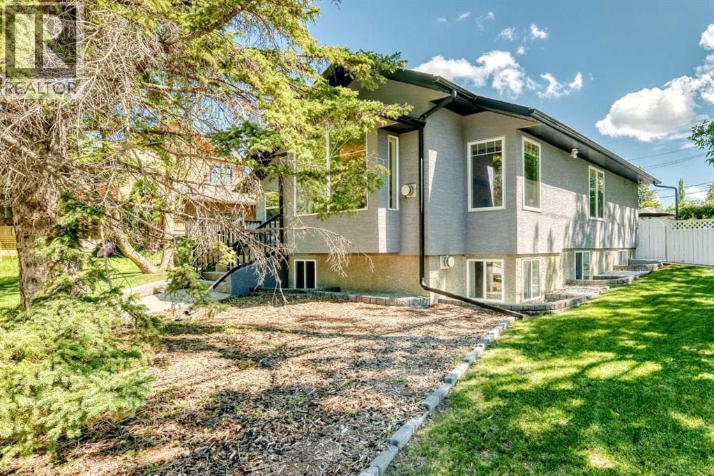 2024 Chicoutimi Drive NW — photo 3
