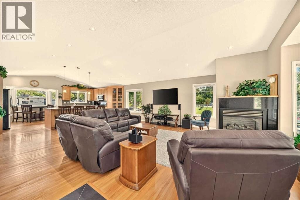 2024 Chicoutimi Drive NW — photo 5