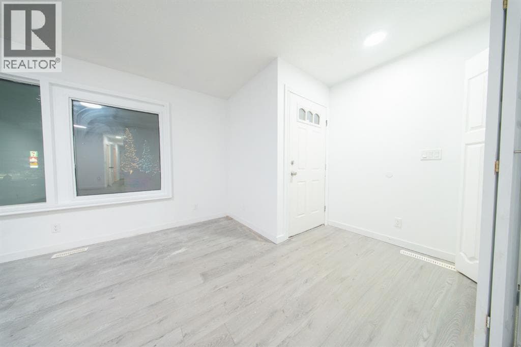 5402 54 Street — photo 4