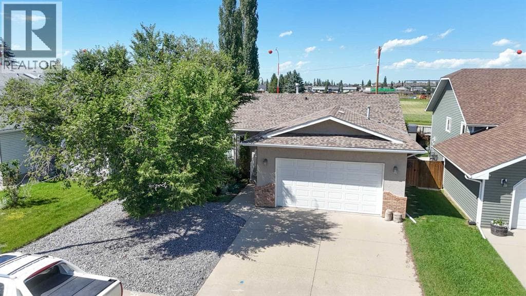 254 Maple Grove Crescent — photo 2