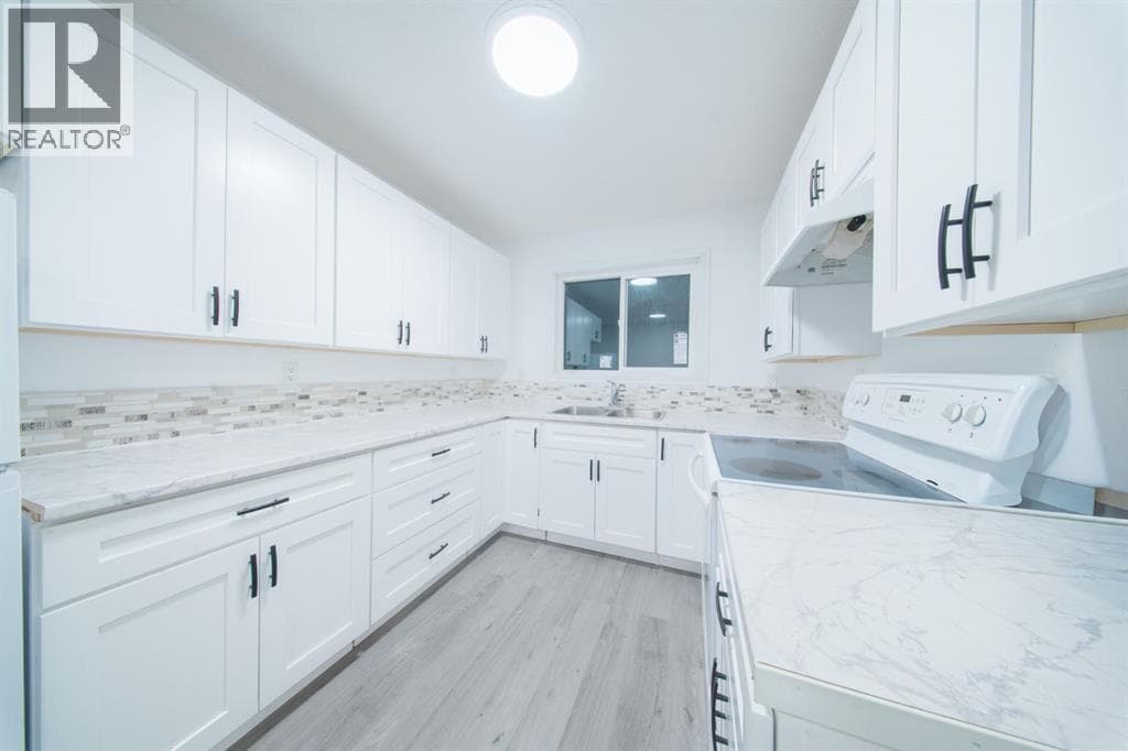 5402 54 Street — photo 3