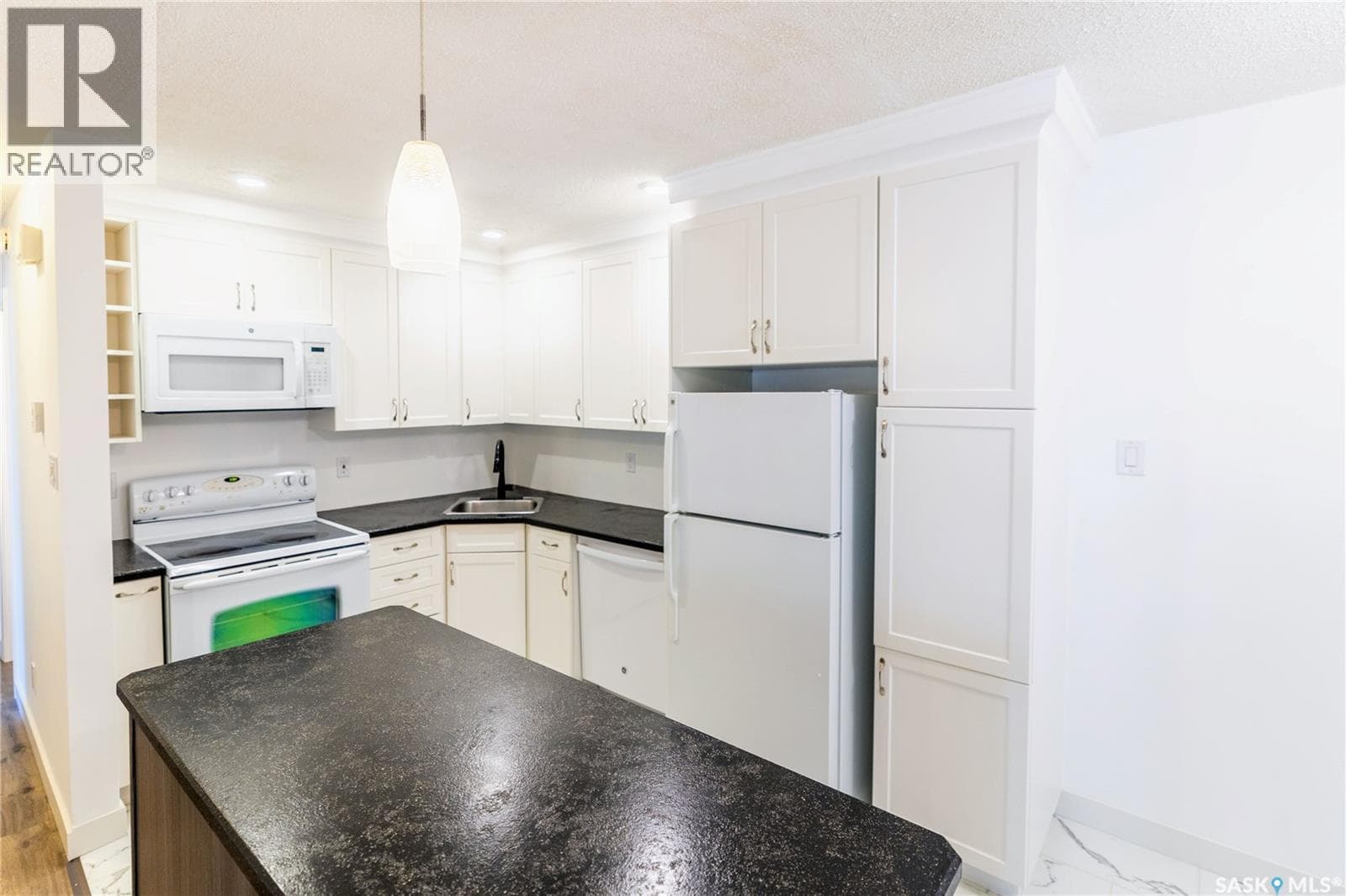 8 B NOLLET AVENUE — photo 4