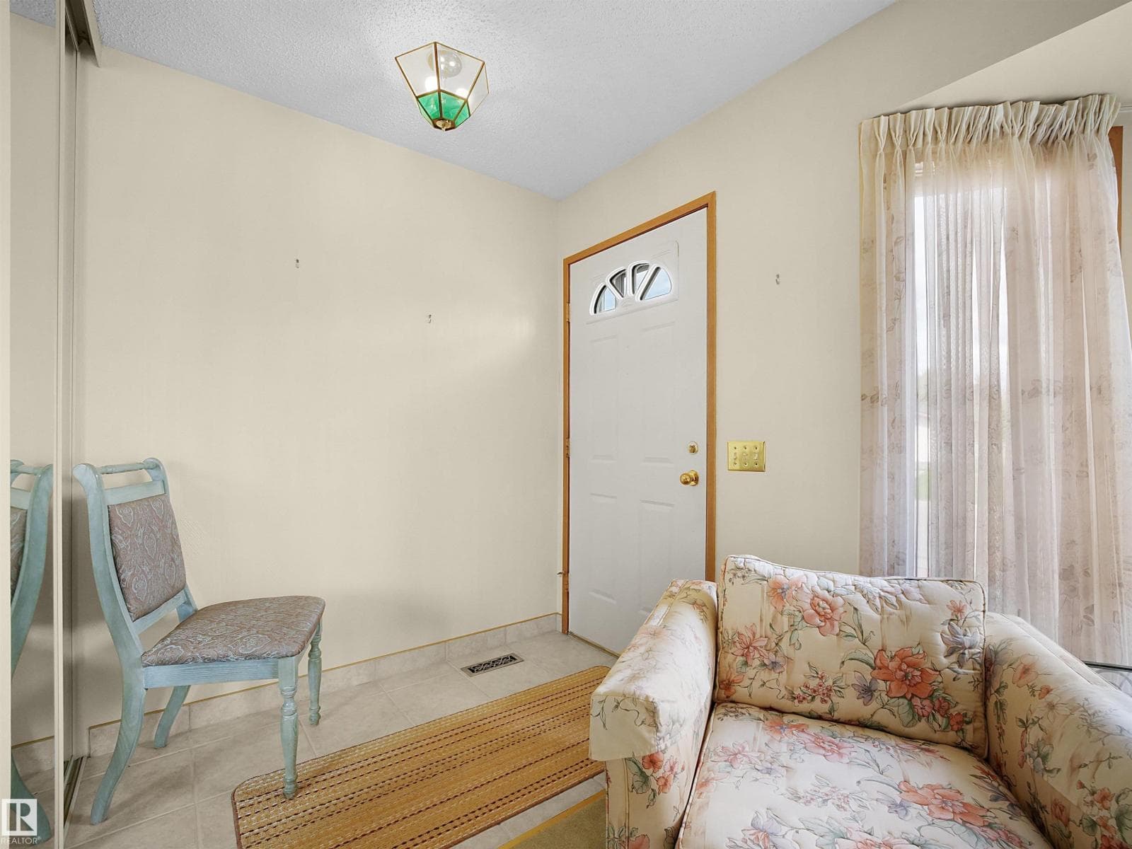 10711 24 AV NW — photo 4