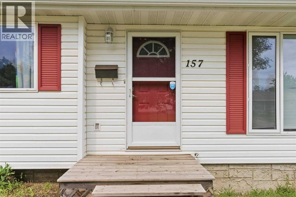 157 Rogers Crescent — photo 3
