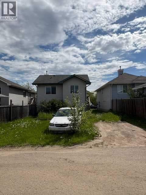 112 Parry Crescent — photo 2