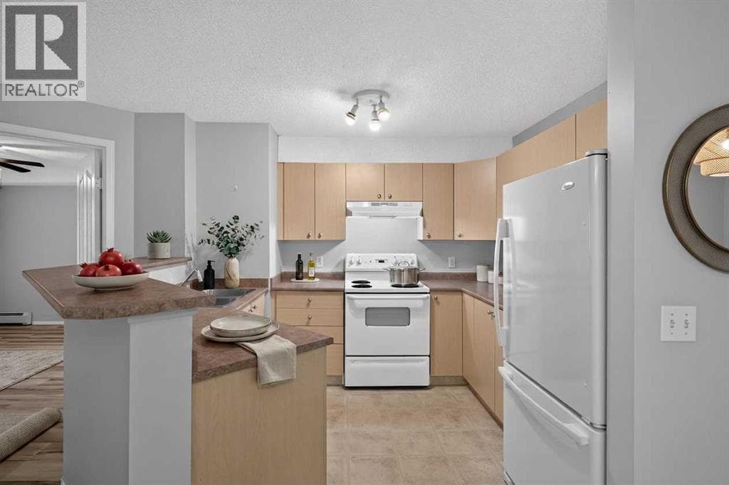 8223, 304 Mackenzie Way SW — photo 5