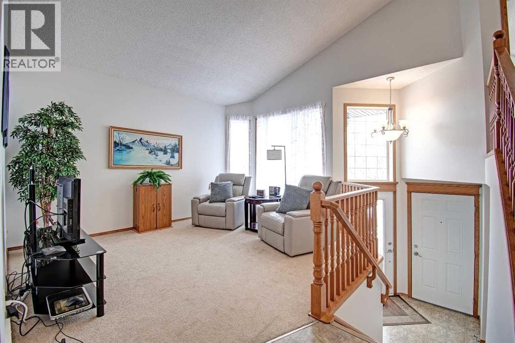 49 Thornfield Close SE — photo 5