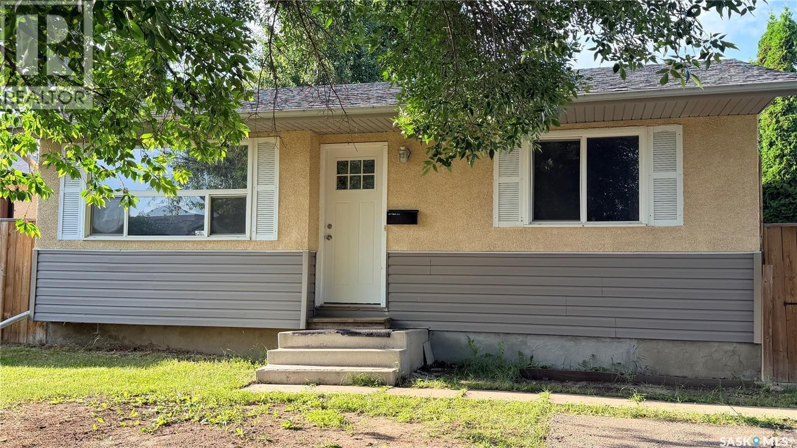 649 Douglas CRESCENT