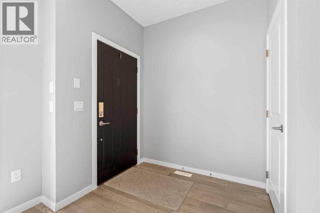 3304 2 Street NE — photo 3