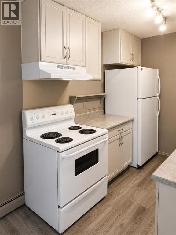 211 6 Street NE — photo 3