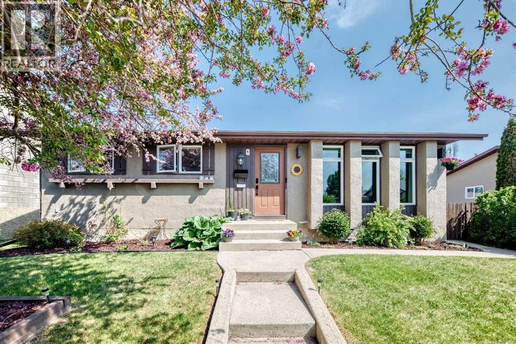 8 Haliburton Crescent