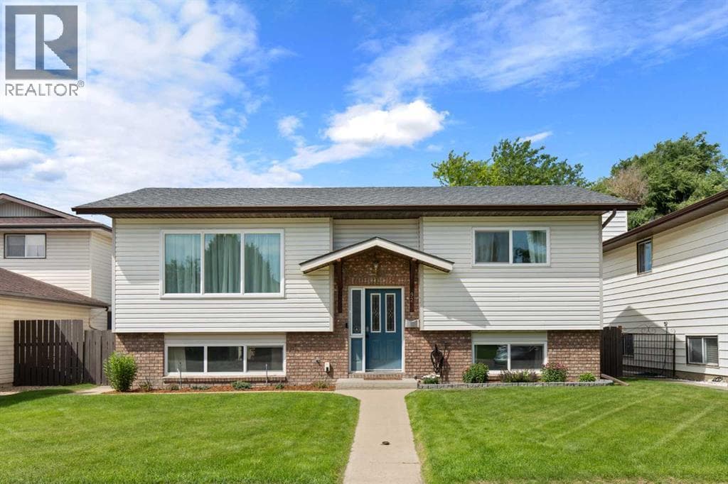 92 Sharpe Crescent SE