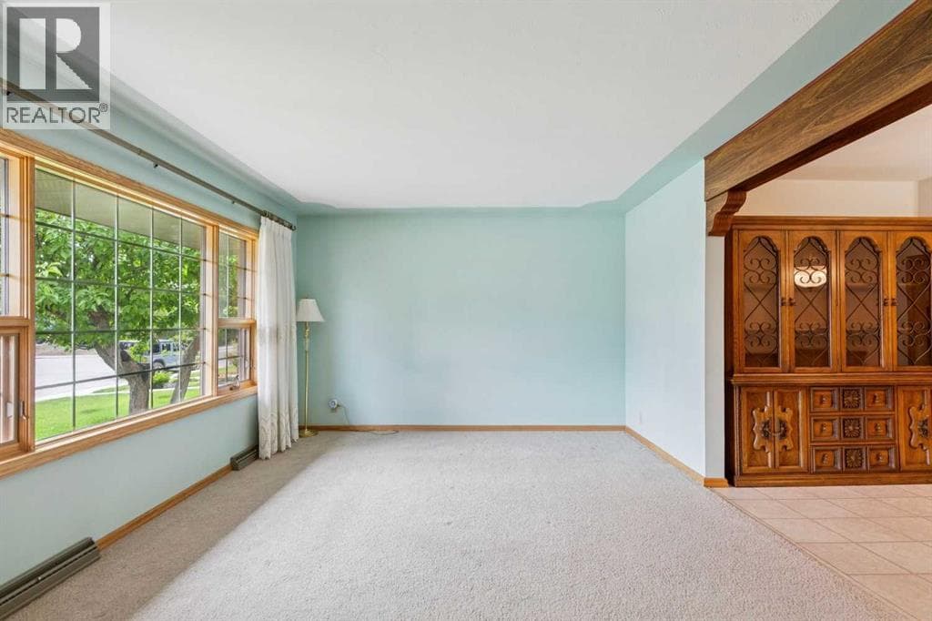 47 Montrose Crescent NE — photo 5