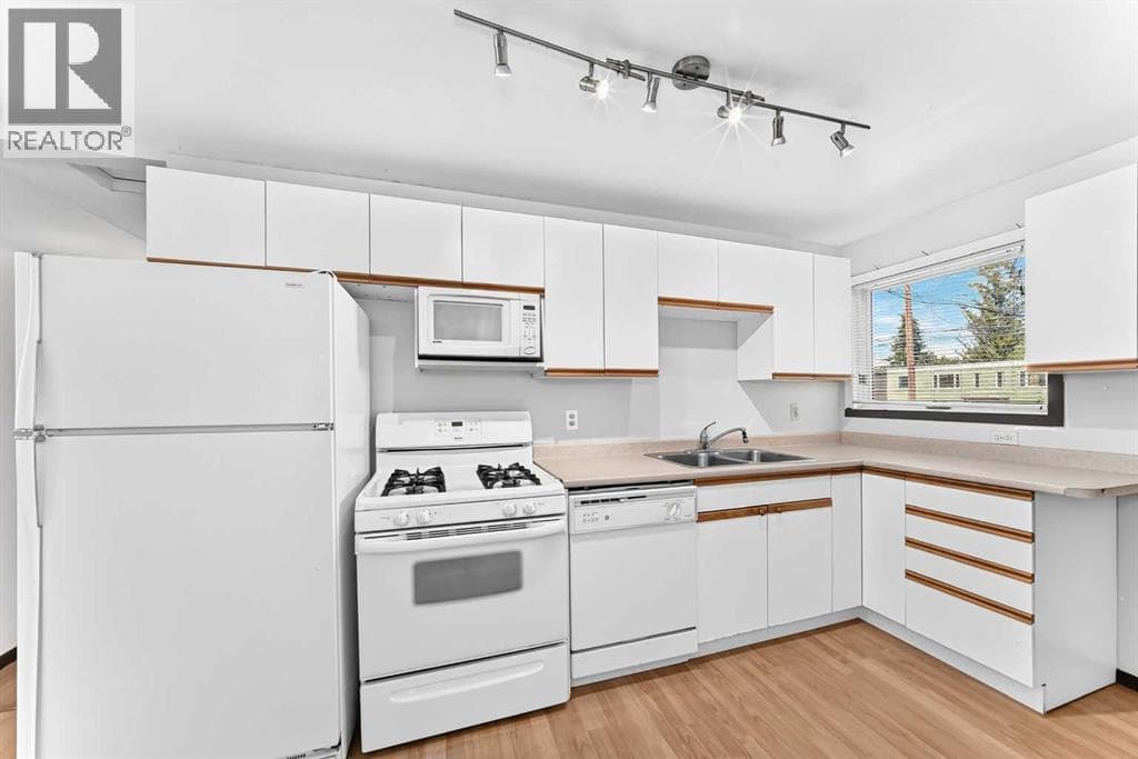 2028 Westmount Road NW — photo 5