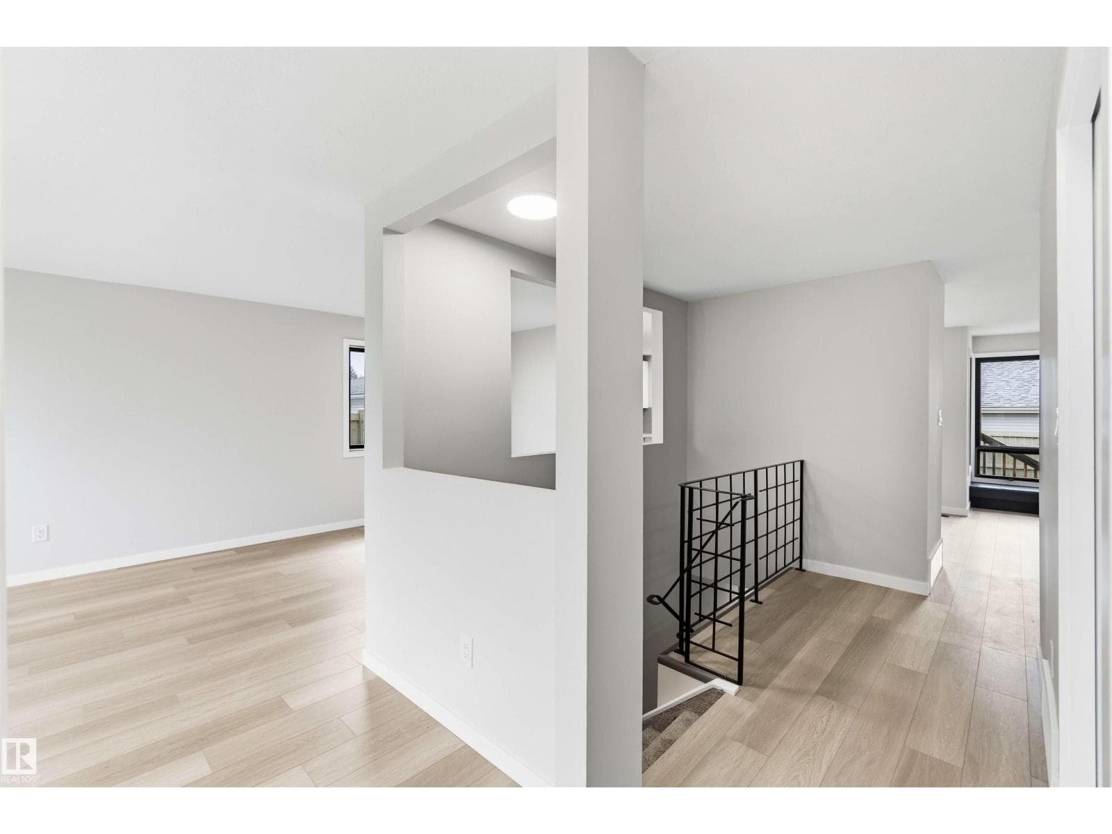 7715 15 AV NW — photo 3