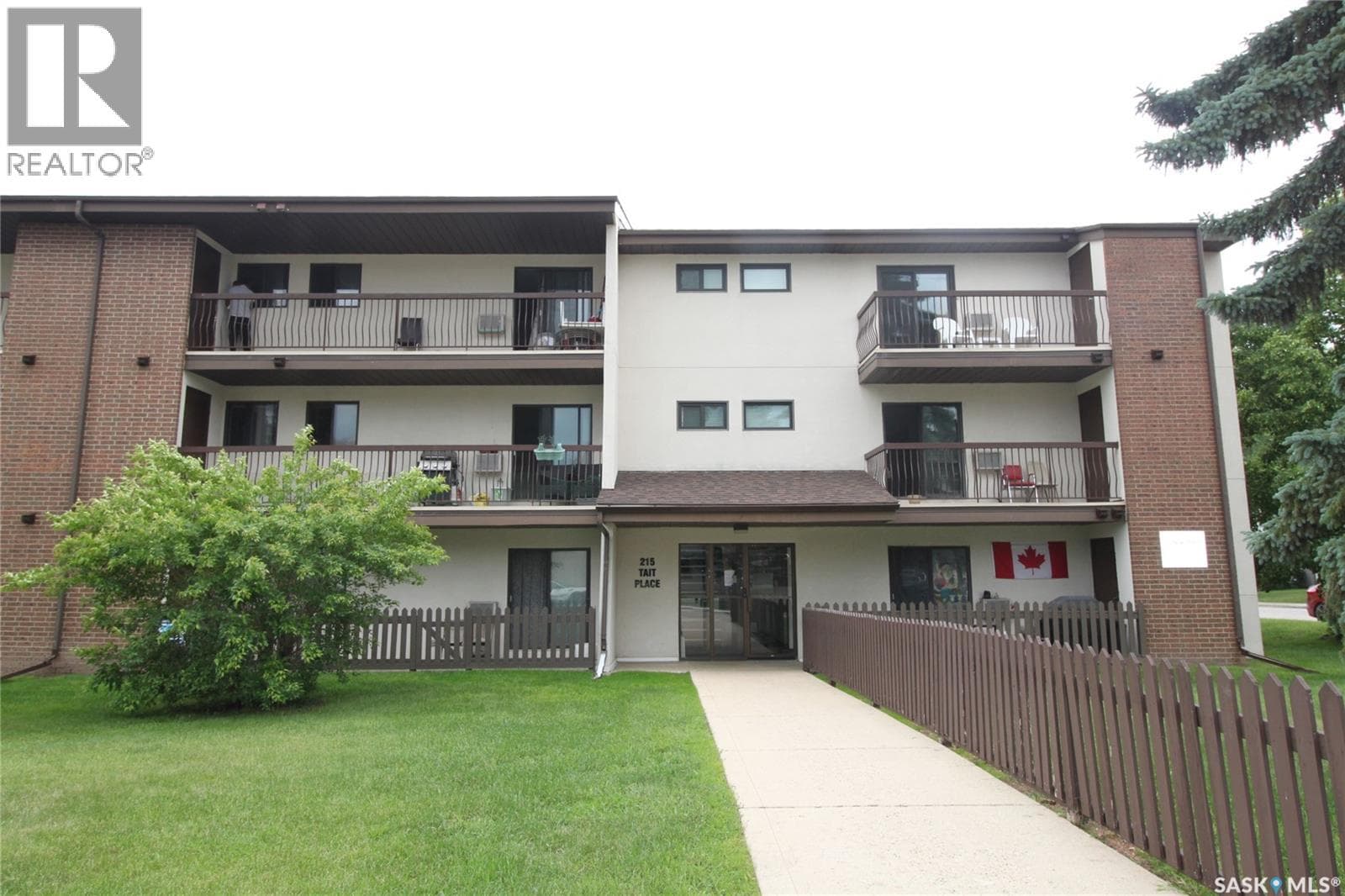 305 215 Tait PLACE