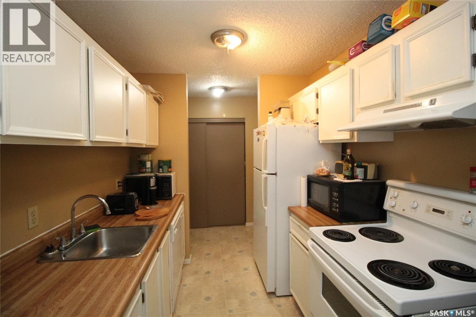 305 215 Tait PLACE — photo 3
