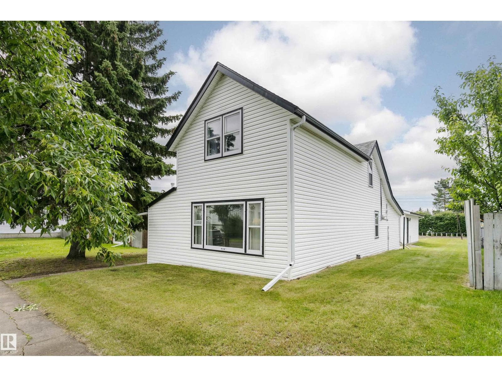 10105 98 AV — photo 2