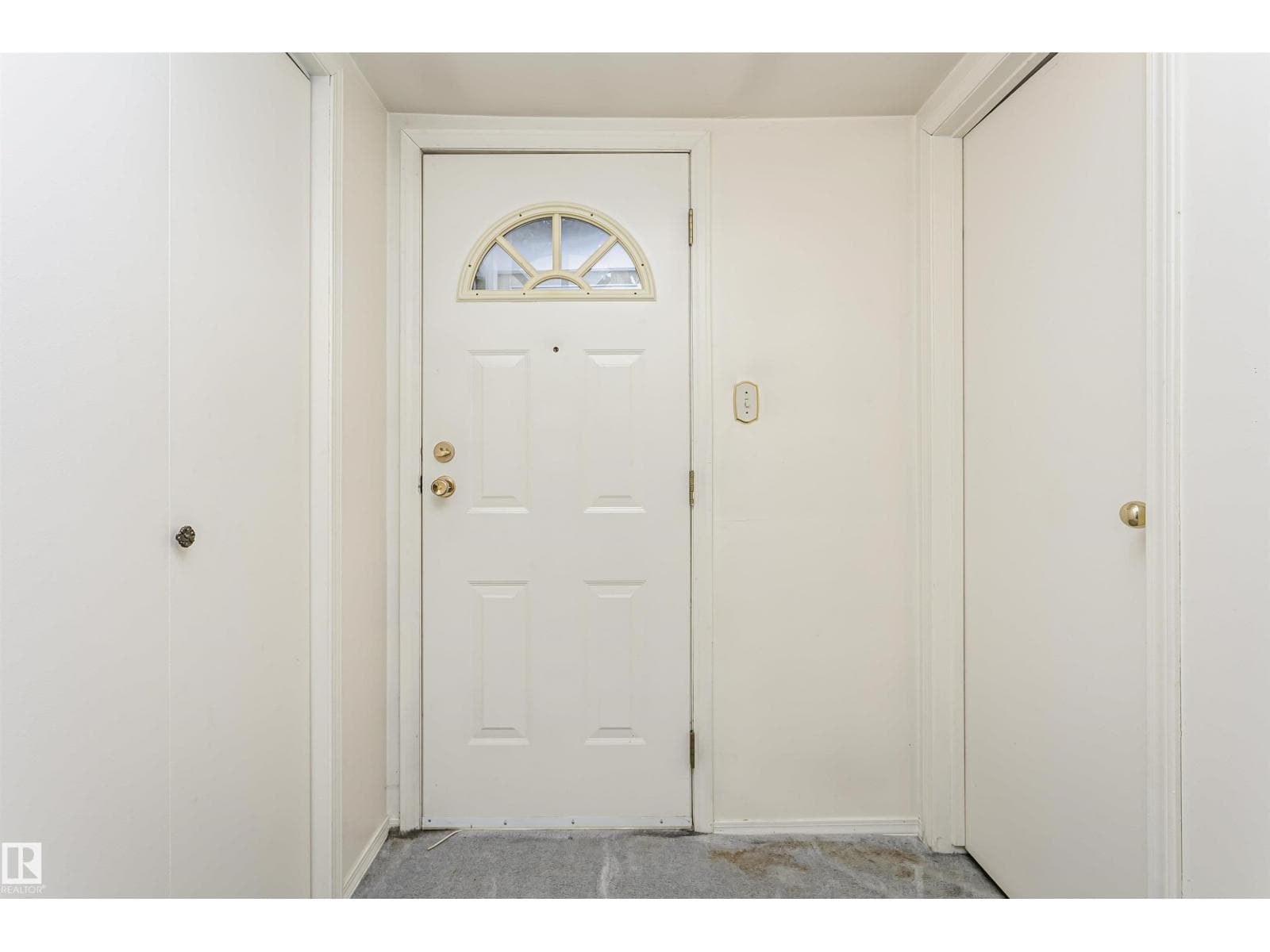 10105 98 AV — photo 3