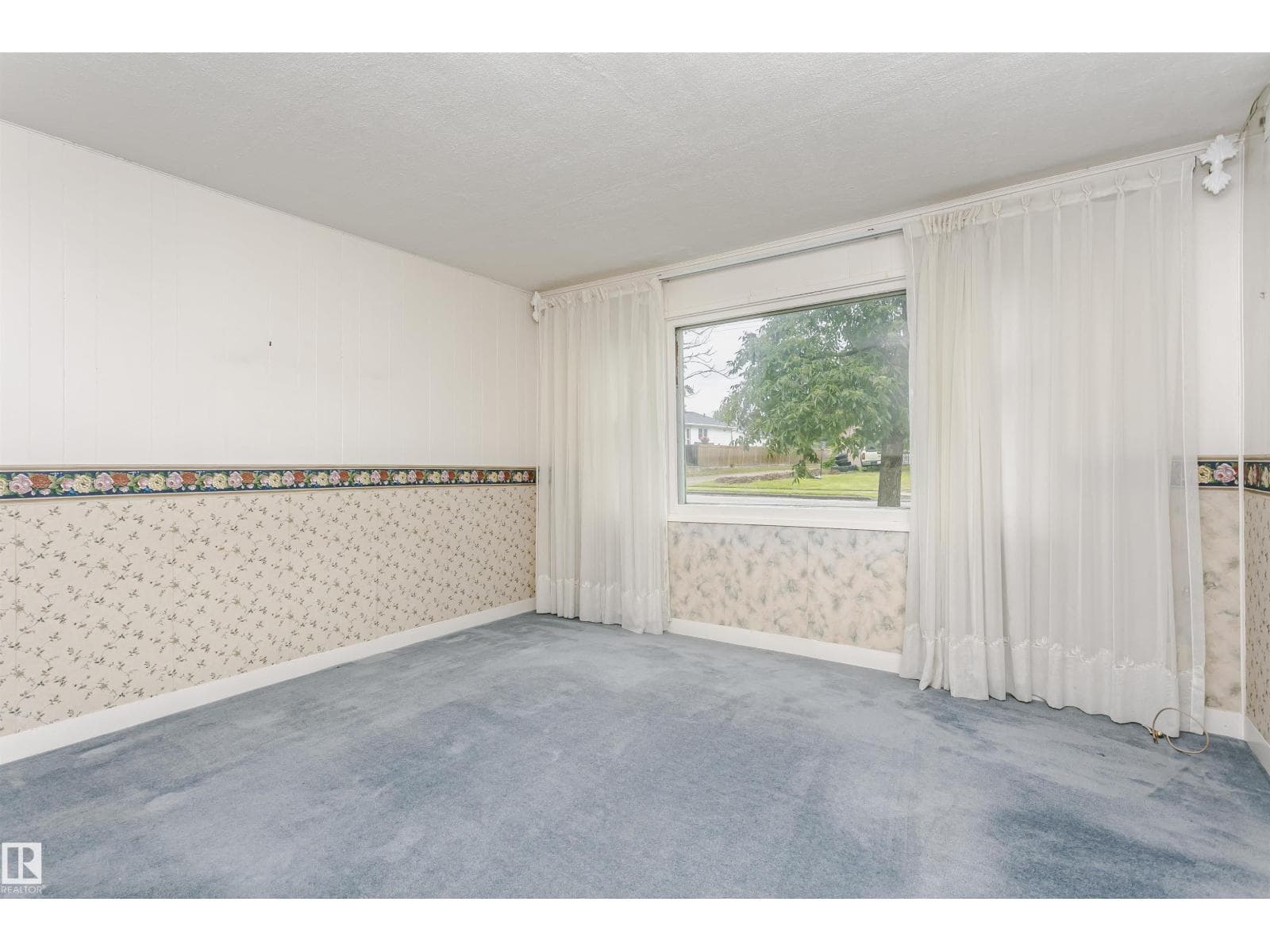 10105 98 AV — photo 4
