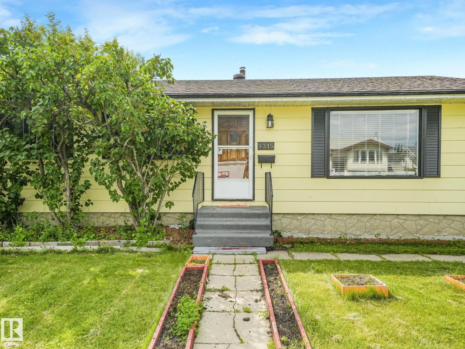 9315 151 AV NW — photo 4