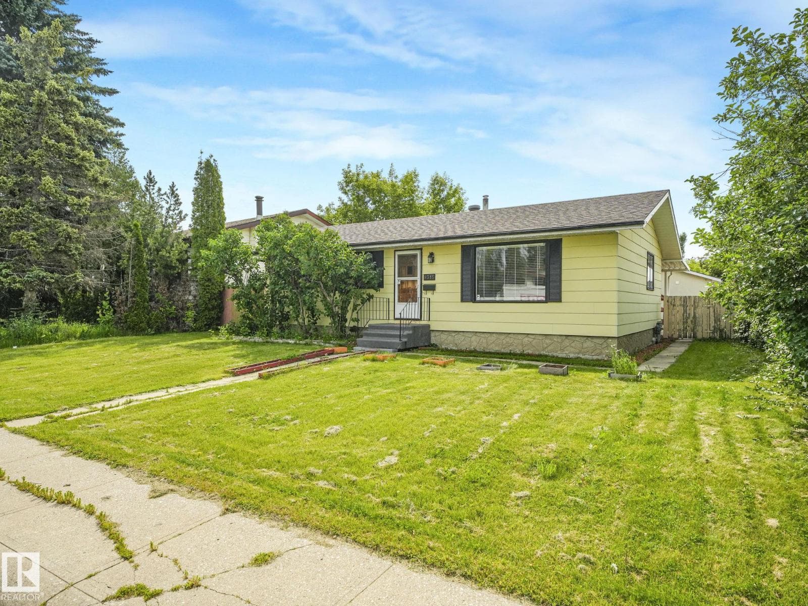 9315 151 AV NW — photo 2