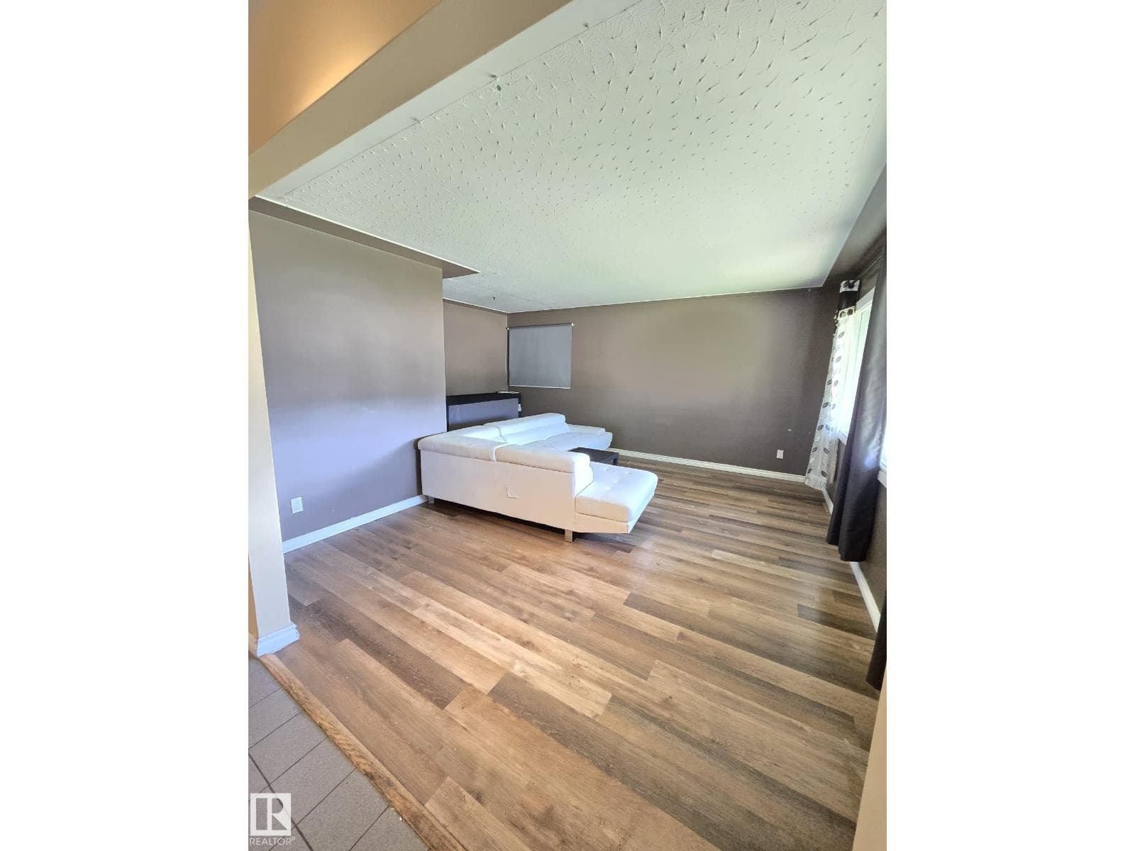 9616 63 AV NW — photo 3